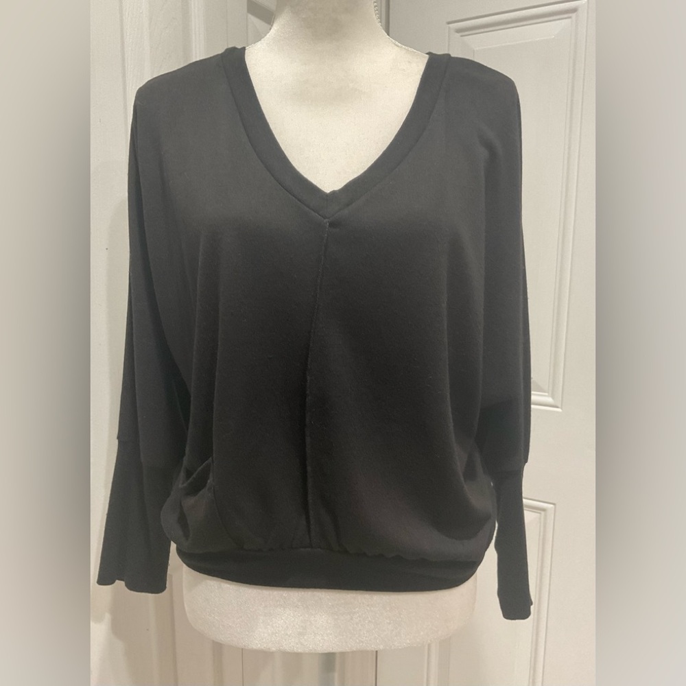 🌺🌺Nine 1 Eight Women’s Soft Stretchy V-Neck Black Jersey  Cropped Top, M